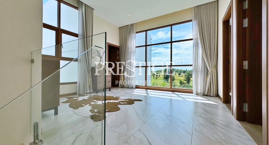 Casa en venta de 5 habitaciones en Bang Lamung, Chonburi