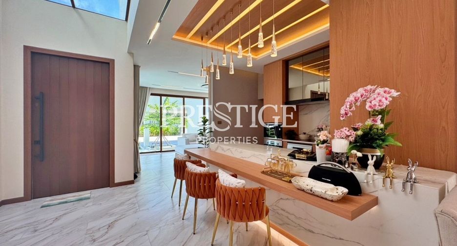 Casa en venta de 5 habitaciones en Bang Lamung, Chonburi