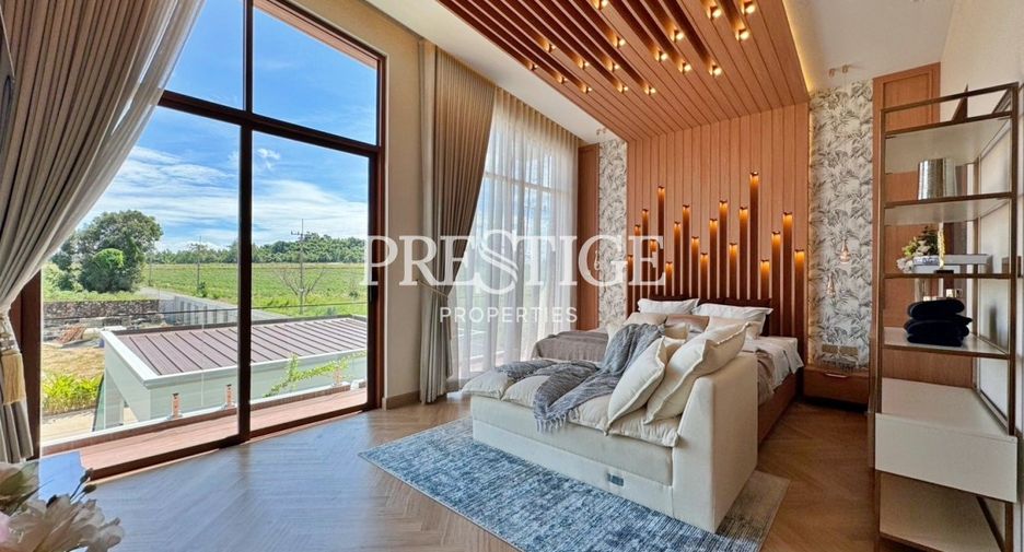 Casa en venta de 5 habitaciones en Bang Lamung, Chonburi