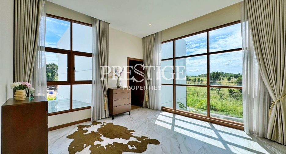 Casa en venta de 5 habitaciones en Bang Lamung, Chonburi