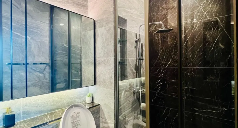 For rent 1 bed condo in Khlong Toei, Bangkok