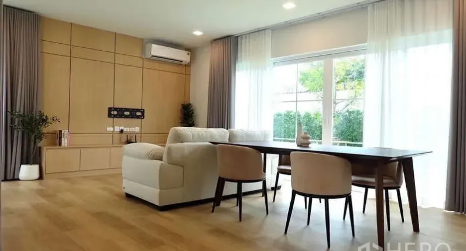 Casa en alquiler de 3 habitaciones en Bang Phli, Samut Prakan