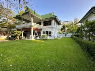 Casa en alquiler de 4 habitaciones en Na Jomtien, Pattaya