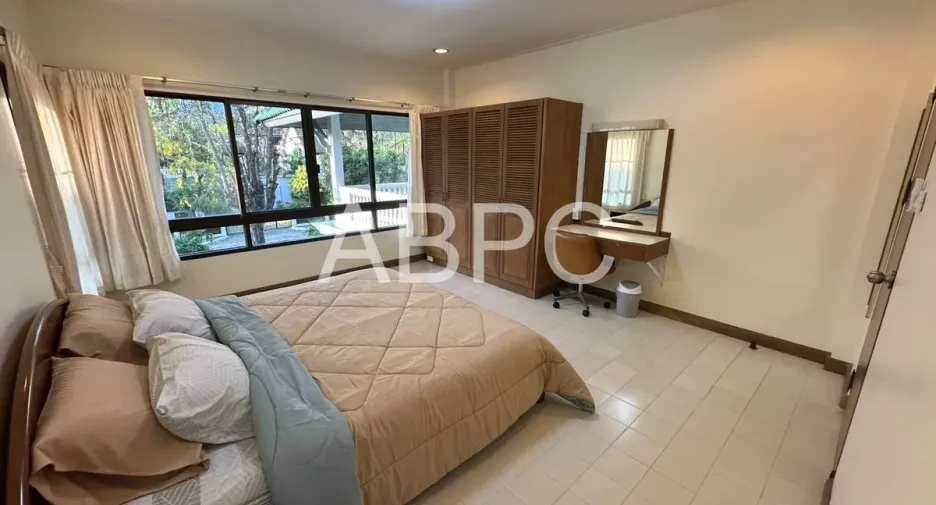 For rent 4 bedrooms house in Na Jomtien, Pattaya