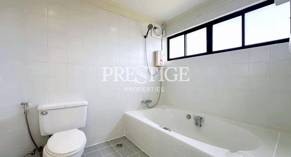 For sale そして for rent 3 ベッドルーム condo in Sattahip, Chonburi