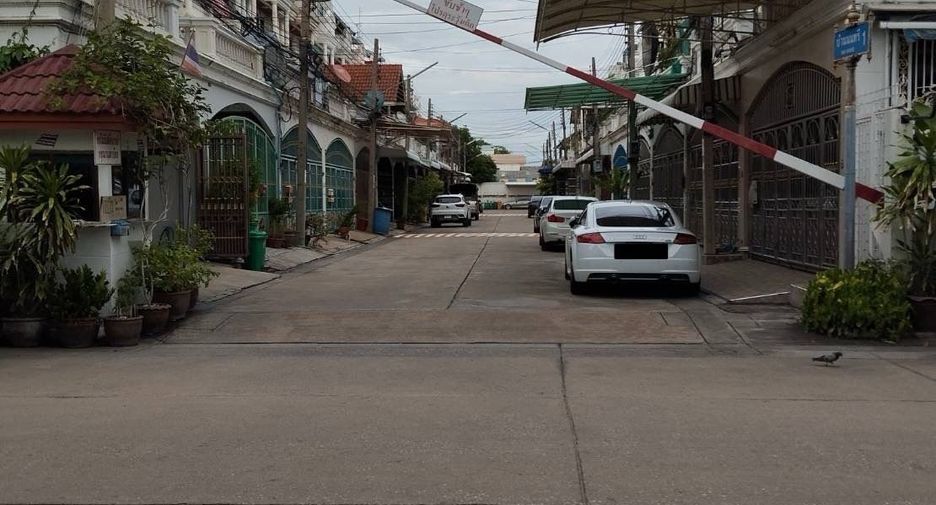 For sale 5 Beds townhouse in Mueang Nonthaburi, Nonthaburi