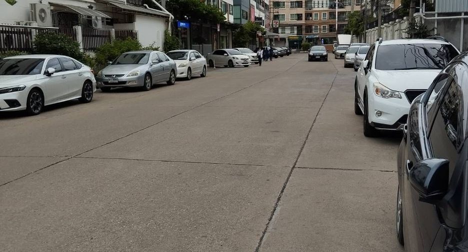 For sale 5 Beds townhouse in Mueang Nonthaburi, Nonthaburi