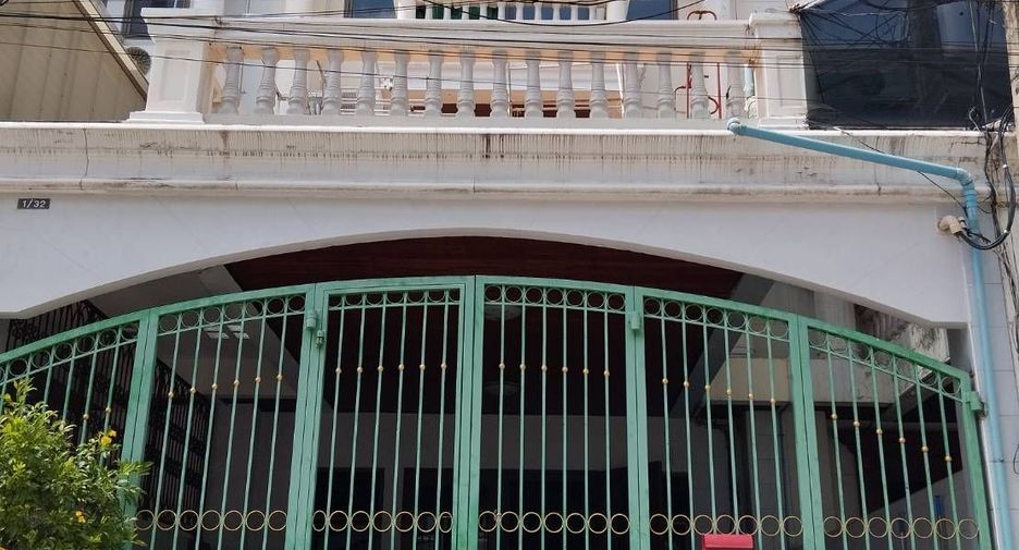 For sale 5 Beds townhouse in Mueang Nonthaburi, Nonthaburi