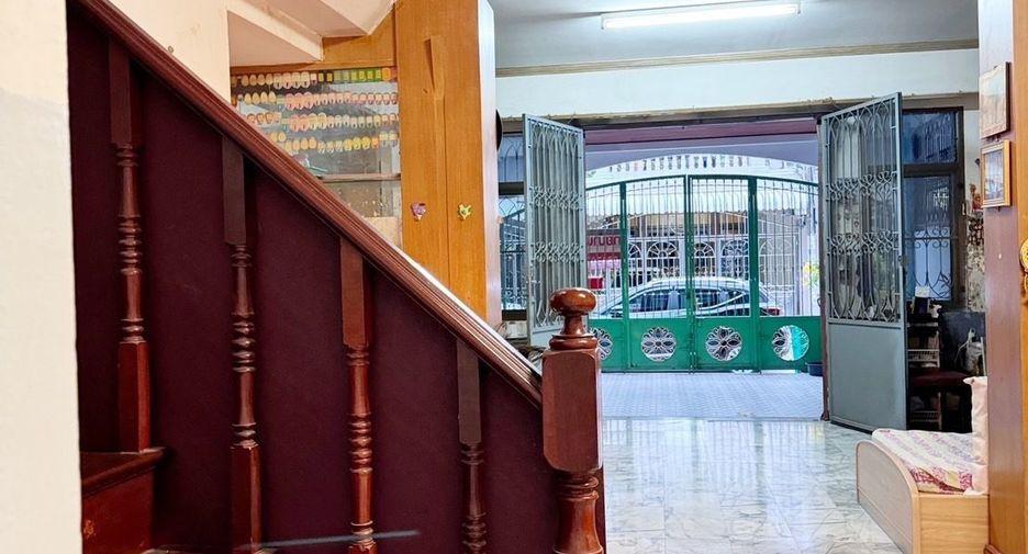 For sale 5 Beds townhouse in Mueang Nonthaburi, Nonthaburi