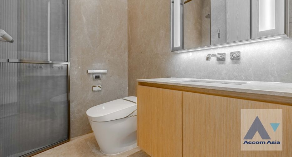 For rent そして for sale 2 Beds condo in Pathum Wan, Bangkok