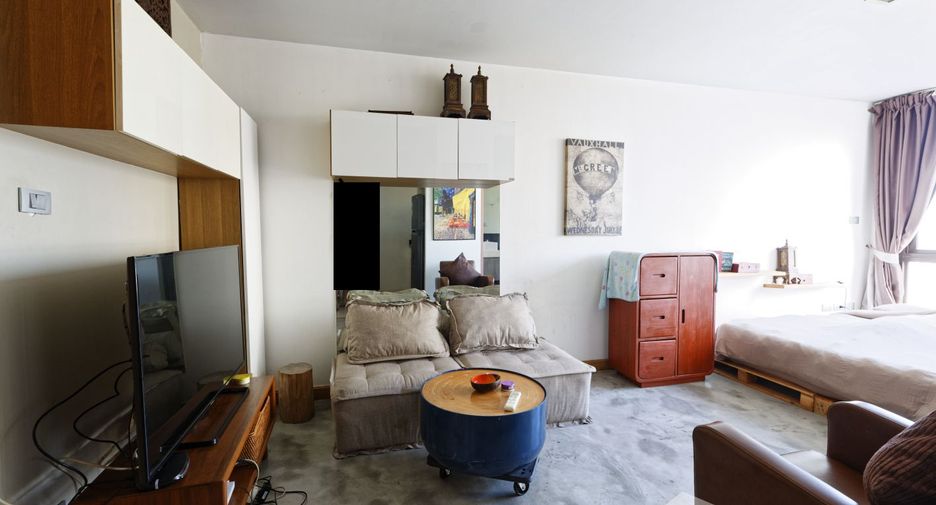 For rent studio condo in Khlong Toei, Bangkok