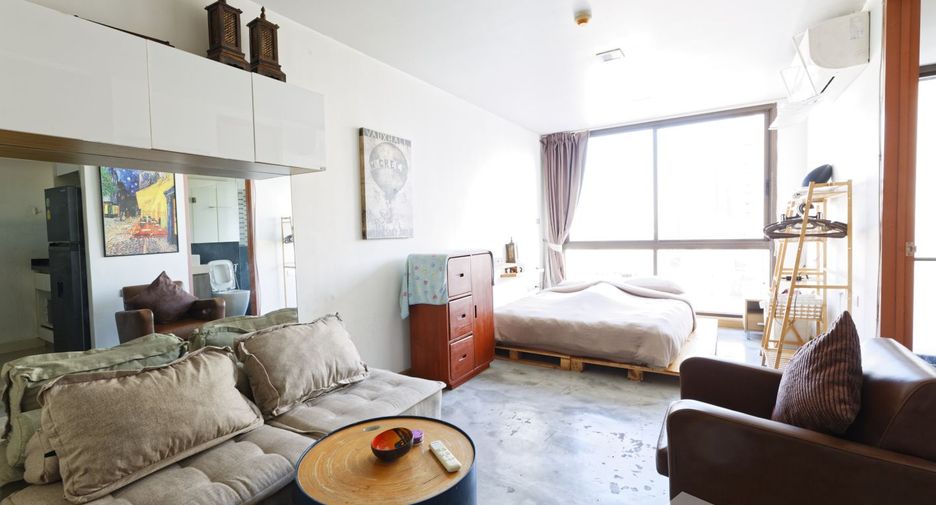 For rent studio condo in Khlong Toei, Bangkok