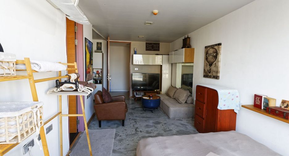 For rent studio condo in Khlong Toei, Bangkok