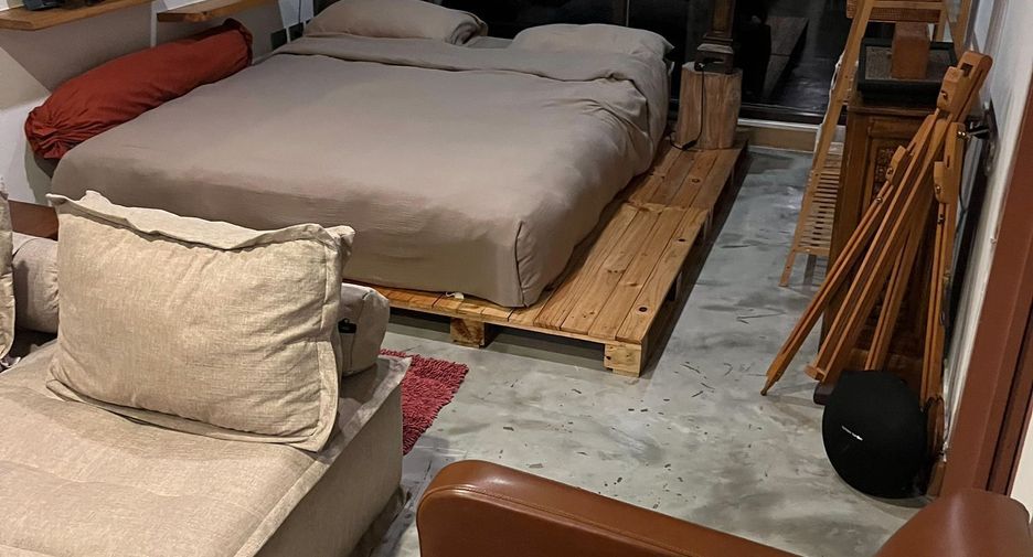 For rent studio condo in Khlong Toei, Bangkok