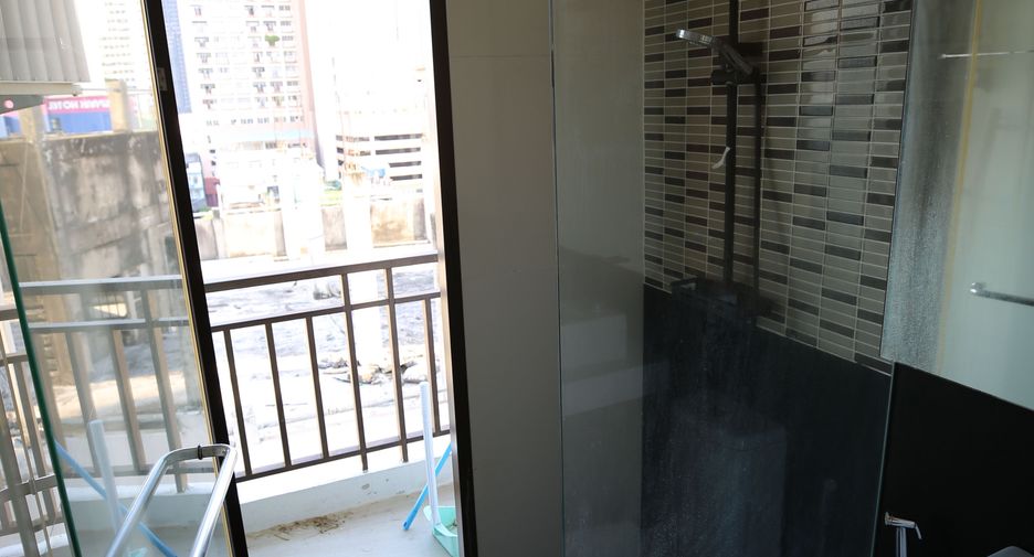 For rent studio condo in Khlong Toei, Bangkok