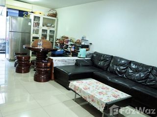 For sale 4 bed townhouse in Lat Phrao, Bangkok