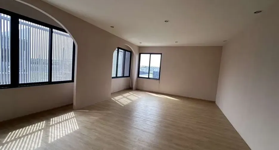 For rent warehouse in Lam Luk Ka, Pathum Thani