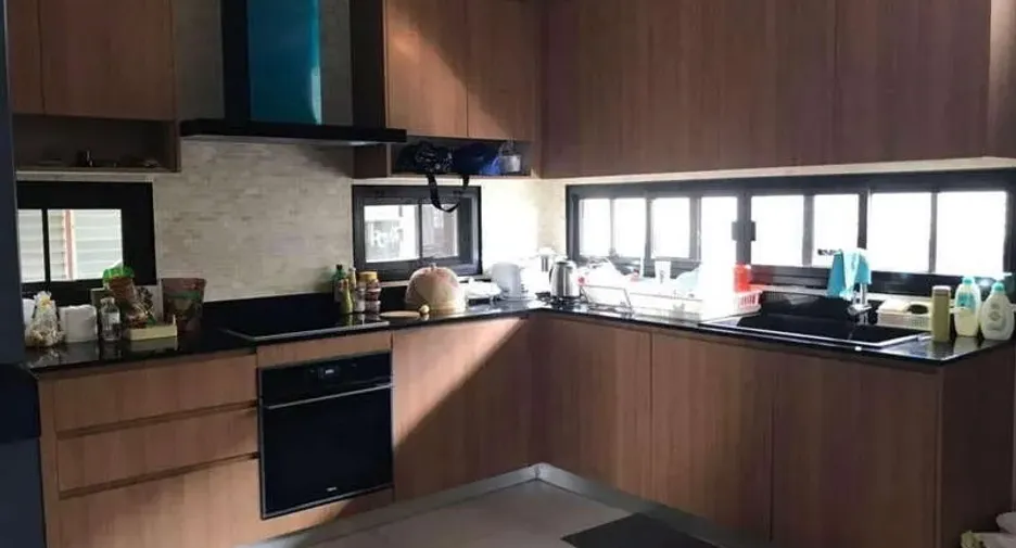 Haus zur Miete mit 5 Zimmer in Bang Phli, Samut Prakan