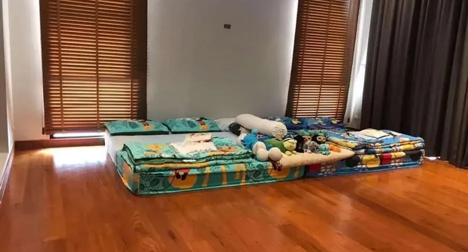 Haus zur Miete mit 5 Zimmer in Bang Phli, Samut Prakan
