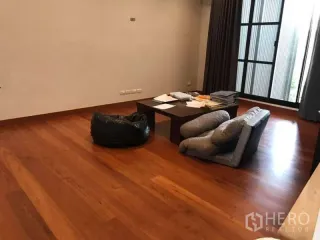 À louer 5 chambres maison à Bang Phli, Samut Prakan