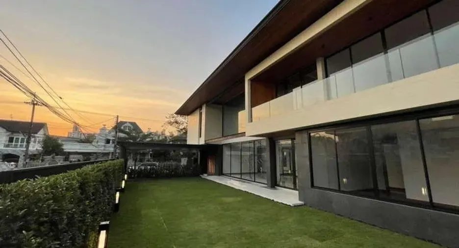 Haus zur Miete mit 5 Zimmer in Bang Phli, Samut Prakan