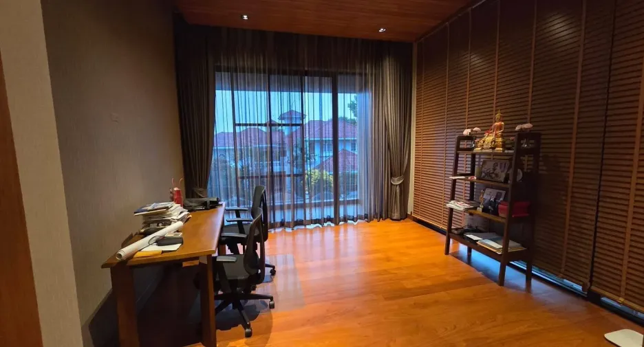 Haus zur Miete mit 5 Zimmer in Bang Phli, Samut Prakan