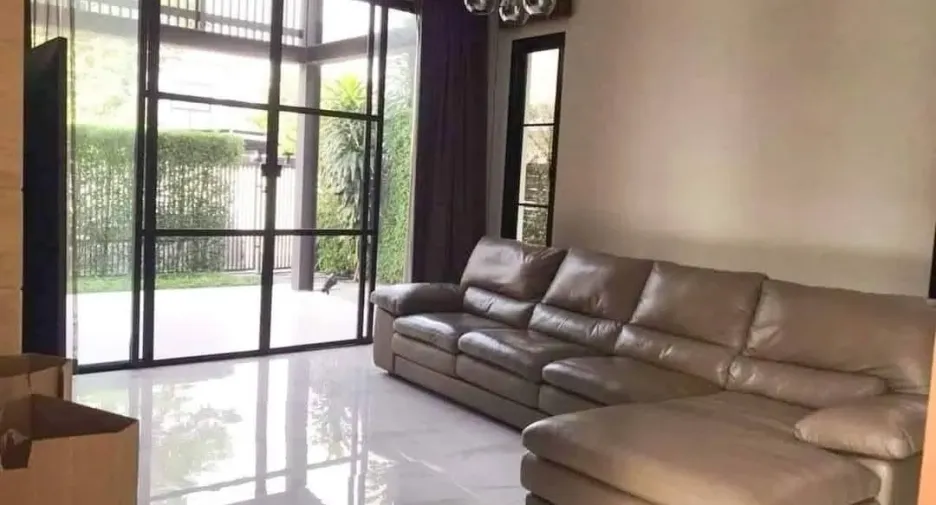 Haus zur Miete mit 5 Zimmer in Bang Phli, Samut Prakan