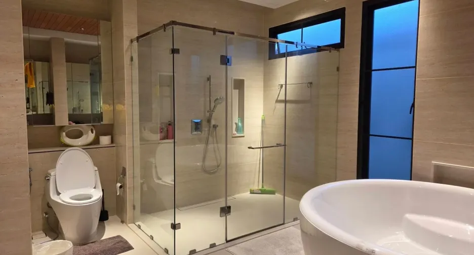 Haus zur Miete mit 5 Zimmer in Bang Phli, Samut Prakan