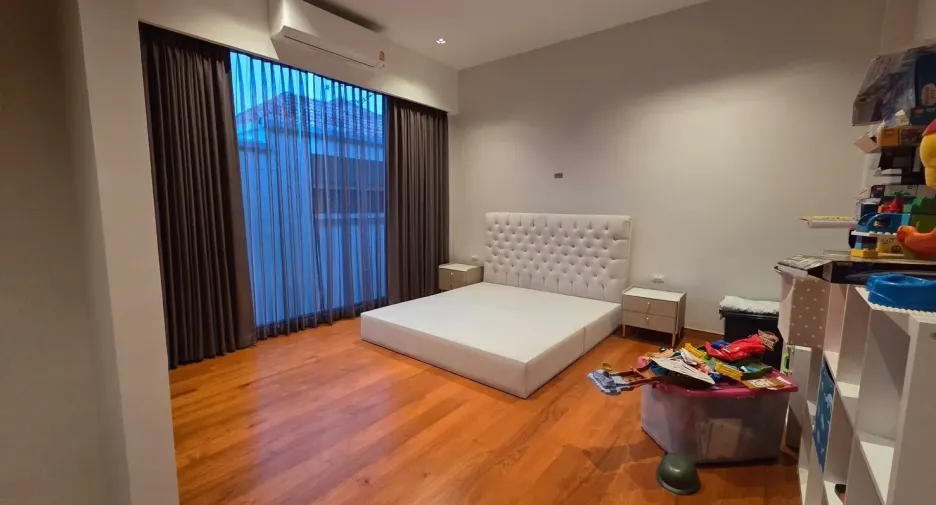 Haus zur Miete mit 5 Zimmer in Bang Phli, Samut Prakan