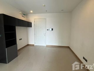 For sale 1 Beds condo in Huai Khwang, Bangkok