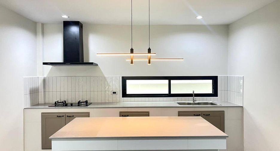For sale 4 bed house in Don Mueang, Bangkok