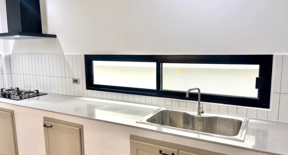 For sale 4 bed house in Don Mueang, Bangkok