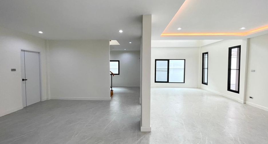 For sale 4 bed house in Don Mueang, Bangkok