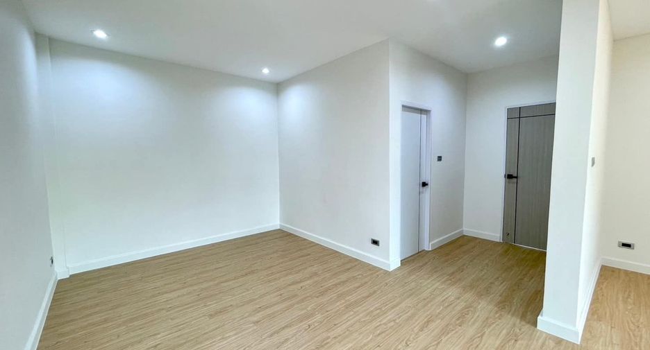 For sale 4 bed house in Don Mueang, Bangkok