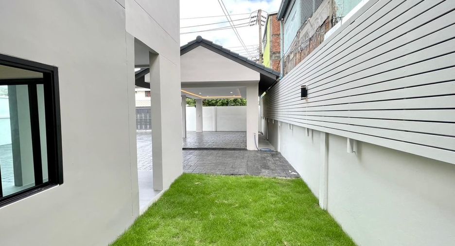 For sale 4 bed house in Don Mueang, Bangkok