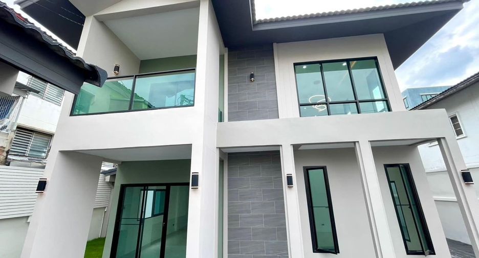For sale 4 bed house in Don Mueang, Bangkok