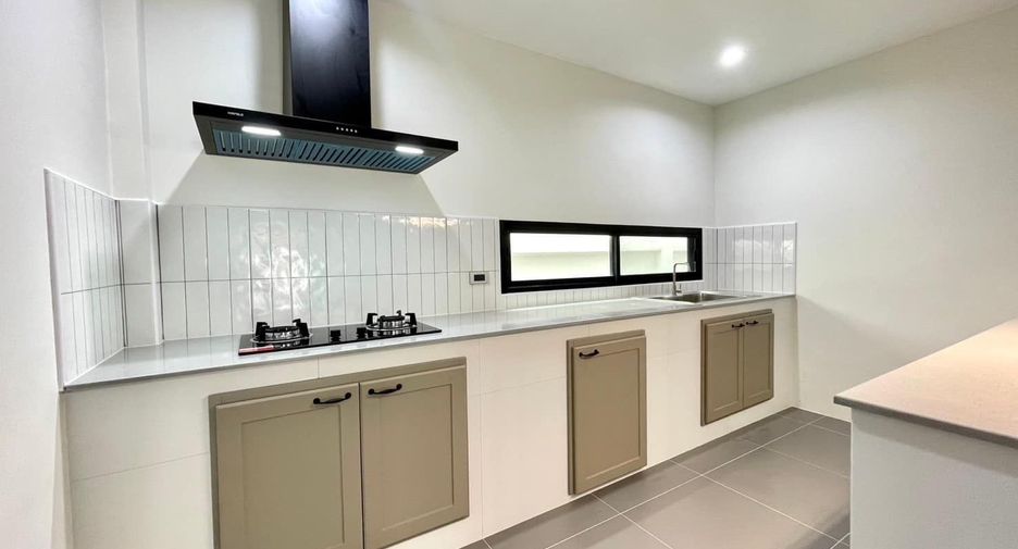 For sale 4 bed house in Don Mueang, Bangkok