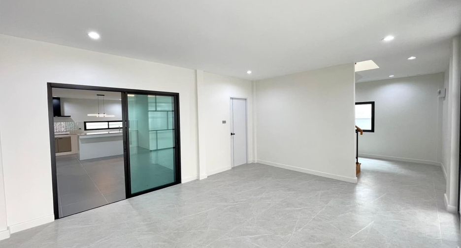 For sale 4 bed house in Don Mueang, Bangkok