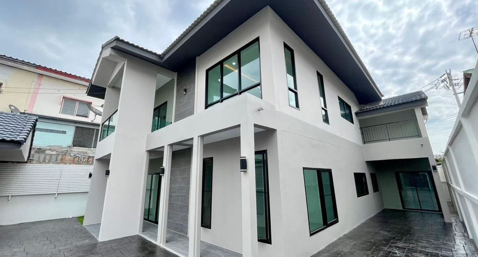 For sale 4 bed house in Don Mueang, Bangkok