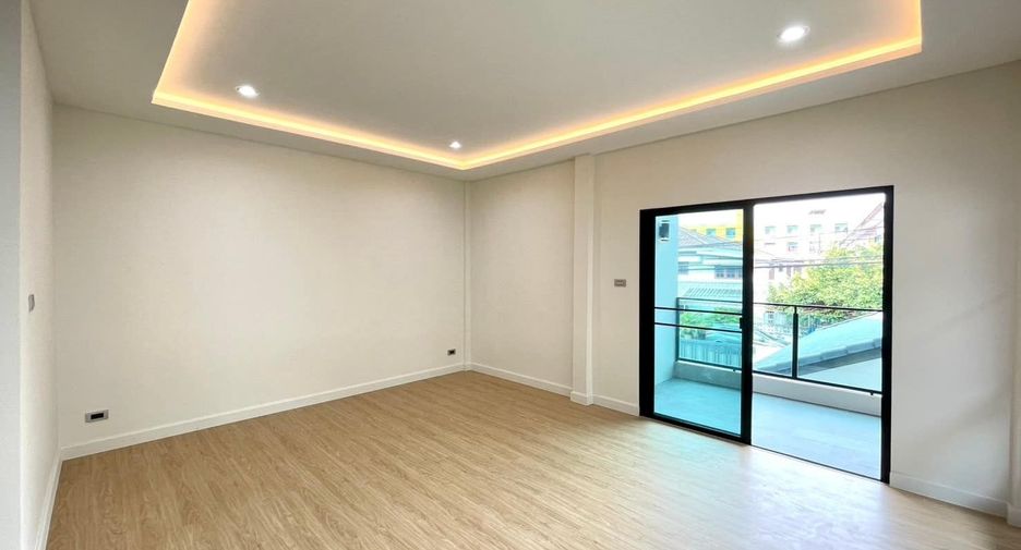 For sale 4 bed house in Don Mueang, Bangkok