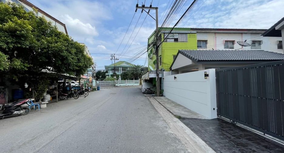 For sale 4 bed house in Don Mueang, Bangkok