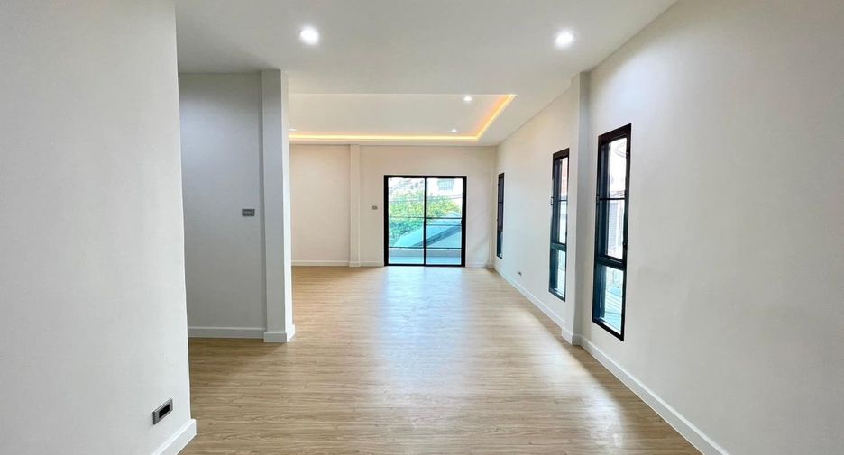 For sale 4 bed house in Don Mueang, Bangkok