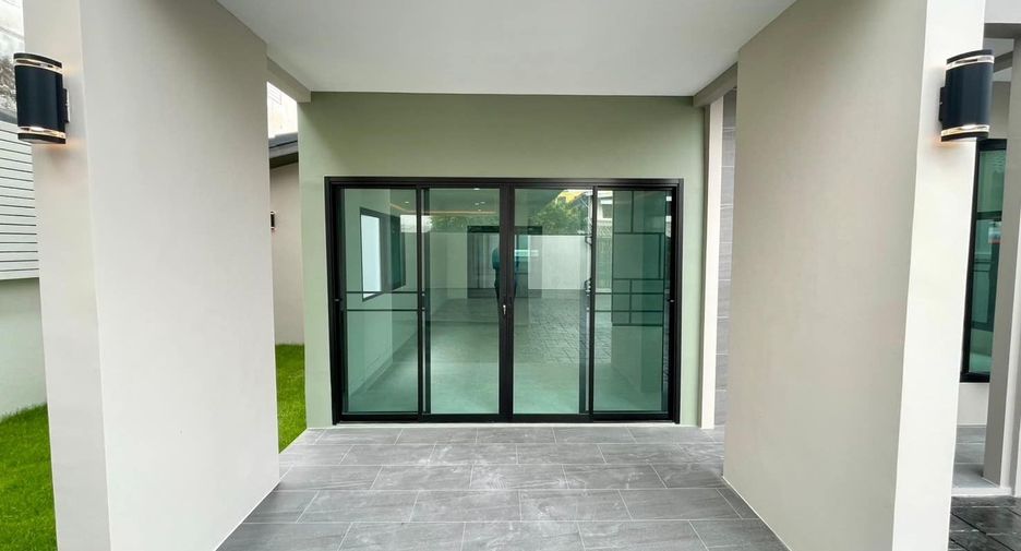 For sale 4 bed house in Don Mueang, Bangkok