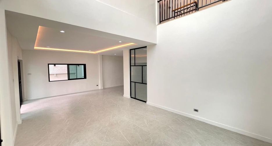 For sale 4 bed house in Don Mueang, Bangkok