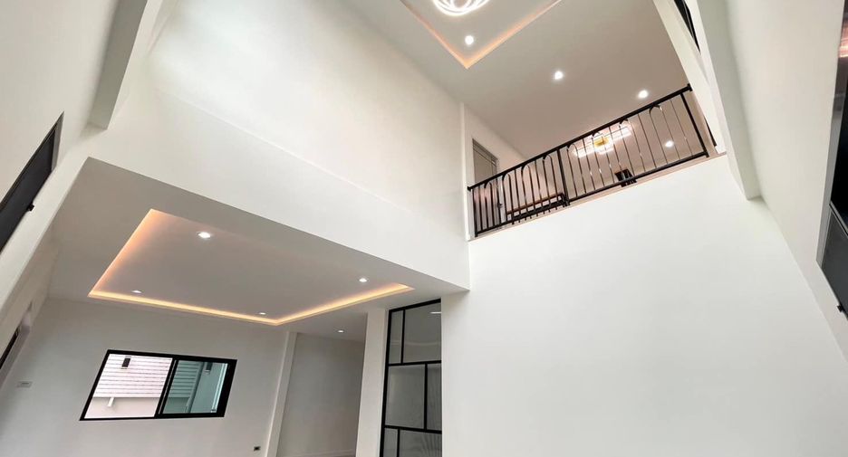 For sale 4 bed house in Don Mueang, Bangkok
