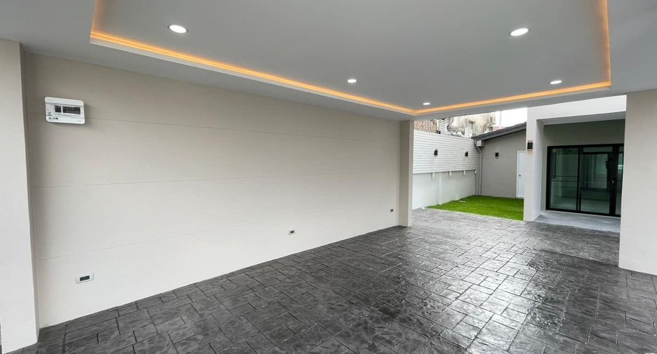 For sale 4 bed house in Don Mueang, Bangkok