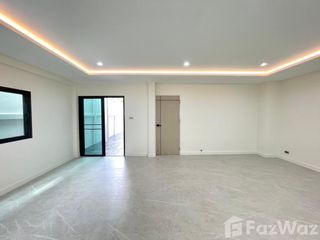 For sale 4 Beds house in Don Mueang, Bangkok