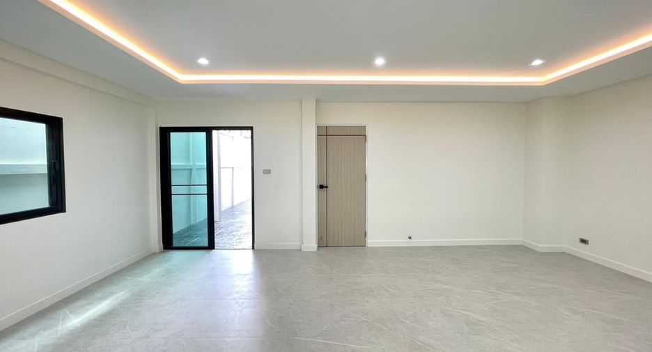 For sale 4 bed house in Don Mueang, Bangkok