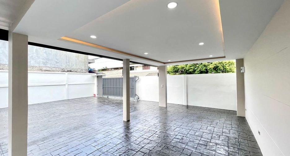 For sale 4 bed house in Don Mueang, Bangkok