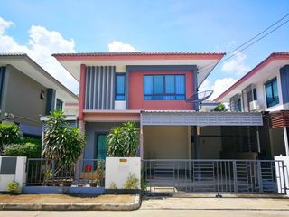 For sale 3 bed townhouse in Bang Khun Thian, Bangkok